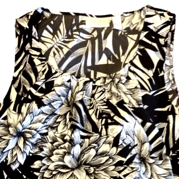 CHICO'S FLORAL B&W TANK TOP BLOUSE SIZE 1 - Picture 2 of 8